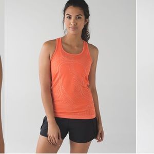Lululemon Swiftly Tech Racerback
Heathered Duck Sauce size 4